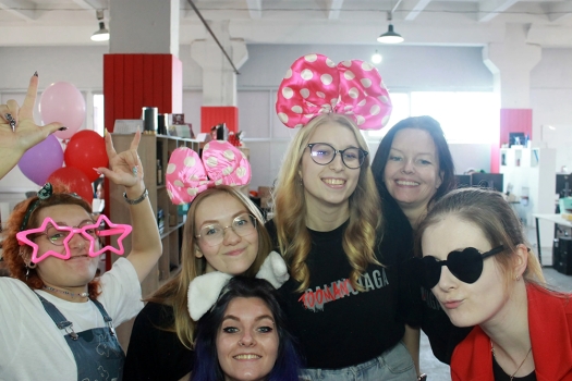 TooManyGifts - нам 16 лет!