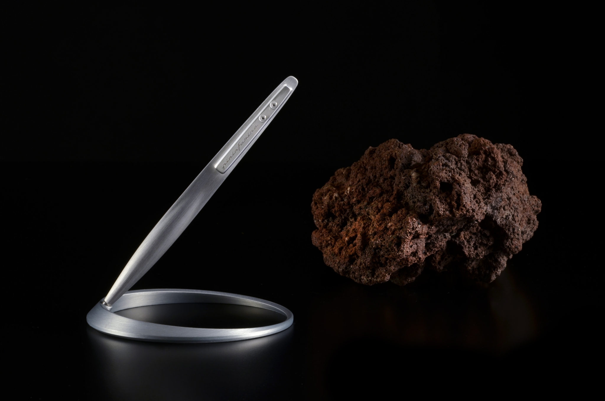 Вечная ручка Pininfarina Space GREY, #c0c0c0, пишущий наконечник - сплав металлов ethergraf®, ручка - магний, подставка - алюминий