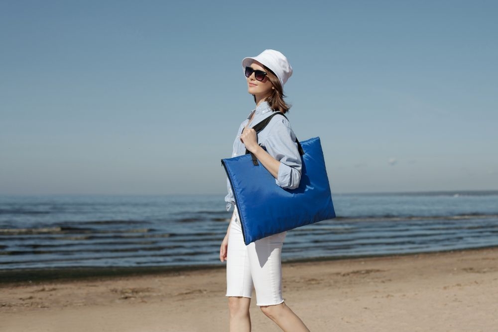 Пляжный набор On The Beach, синий, синий, подушка - пвх; тарелка - пластик; сумка - полиэстер; очки - пластик