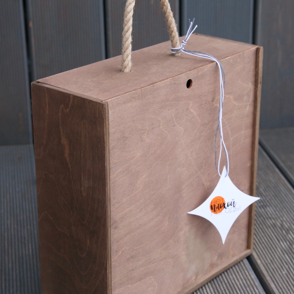 Коробка подарочная с ручкой, конструкция пенал, крышка выдвигается, экологически чистая фанера толщиной 8 мм, (3 мм для дна и крышки)