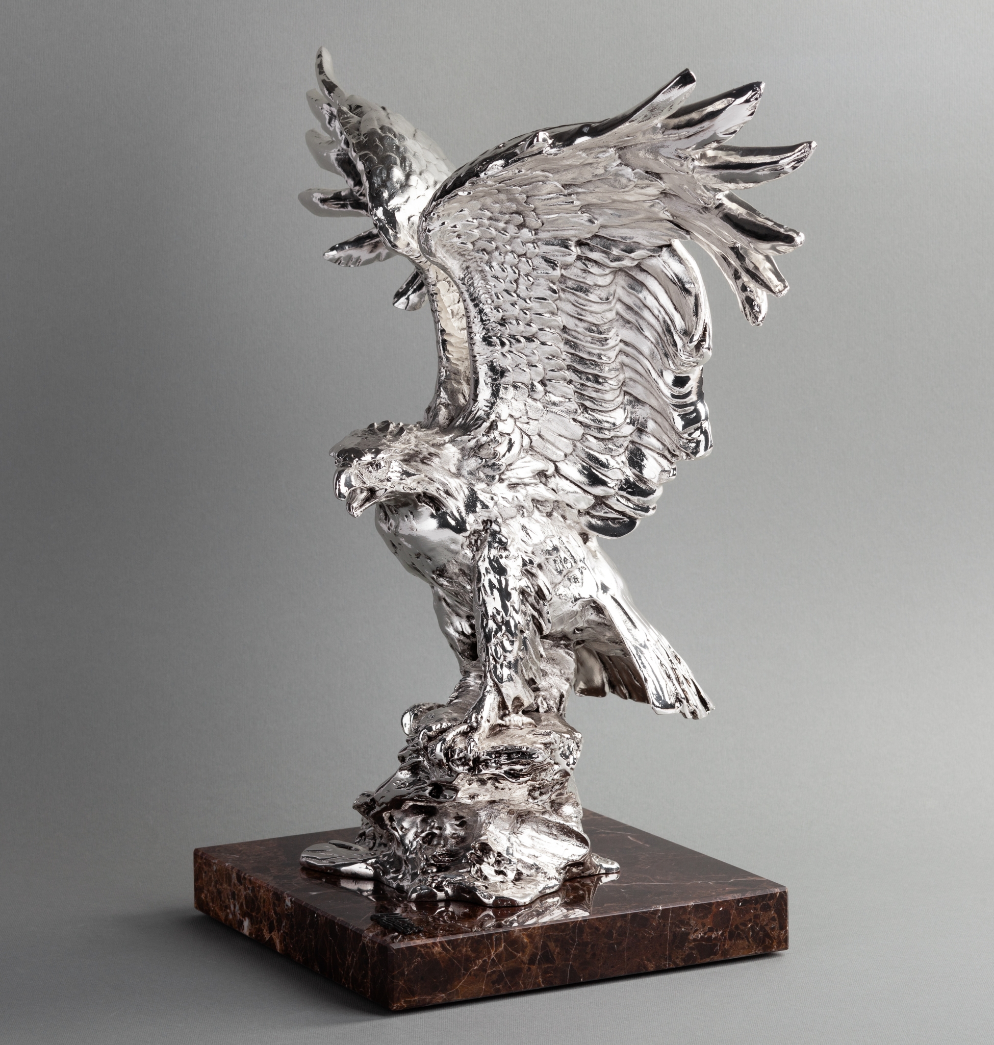 Скульптура "Орел", серебристый, камень