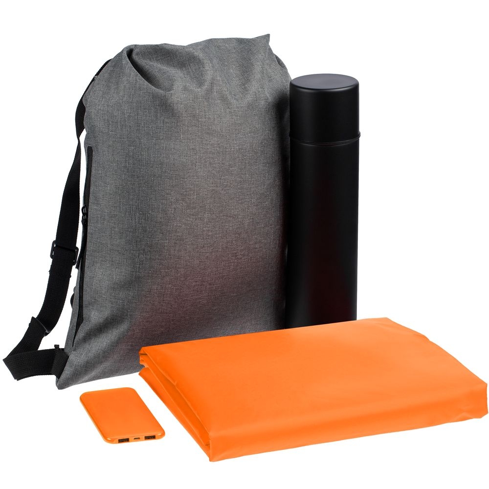 Набор Campani, оранжевый, оранжевый, 300d, покрытие софт-тач; дождевик - полиэстер 100%, плотность 60 г/м²; таффета; рюкзак - полиэстер, термос - нержавеющая сталь, пластик; аккумулятор - пластик