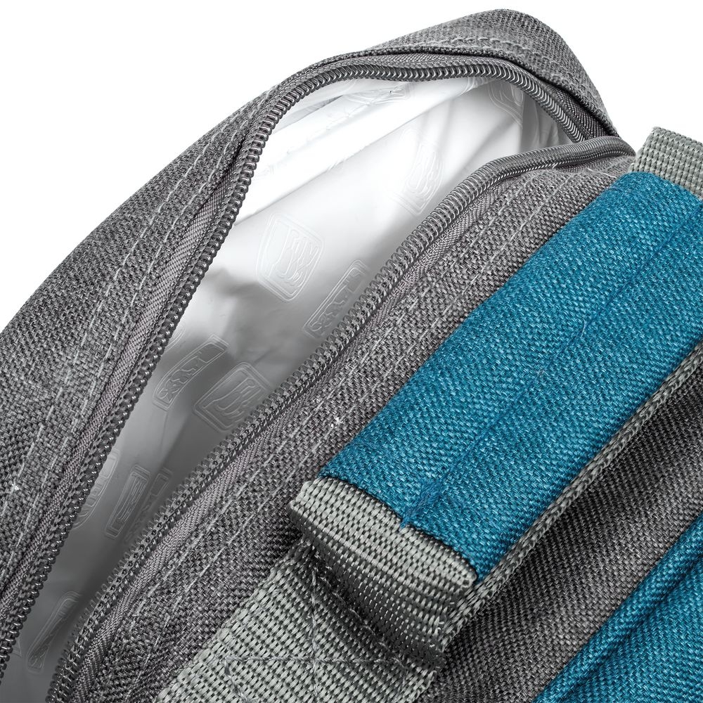 Набор для пикника Lilla Fridag на 2 персоны, серый с синим с логотипом, цветсерый, материал рюкзак - полиэстер; приборы и кружки - нержавеющая сталь;тарелки и разделочная доска - пластик -