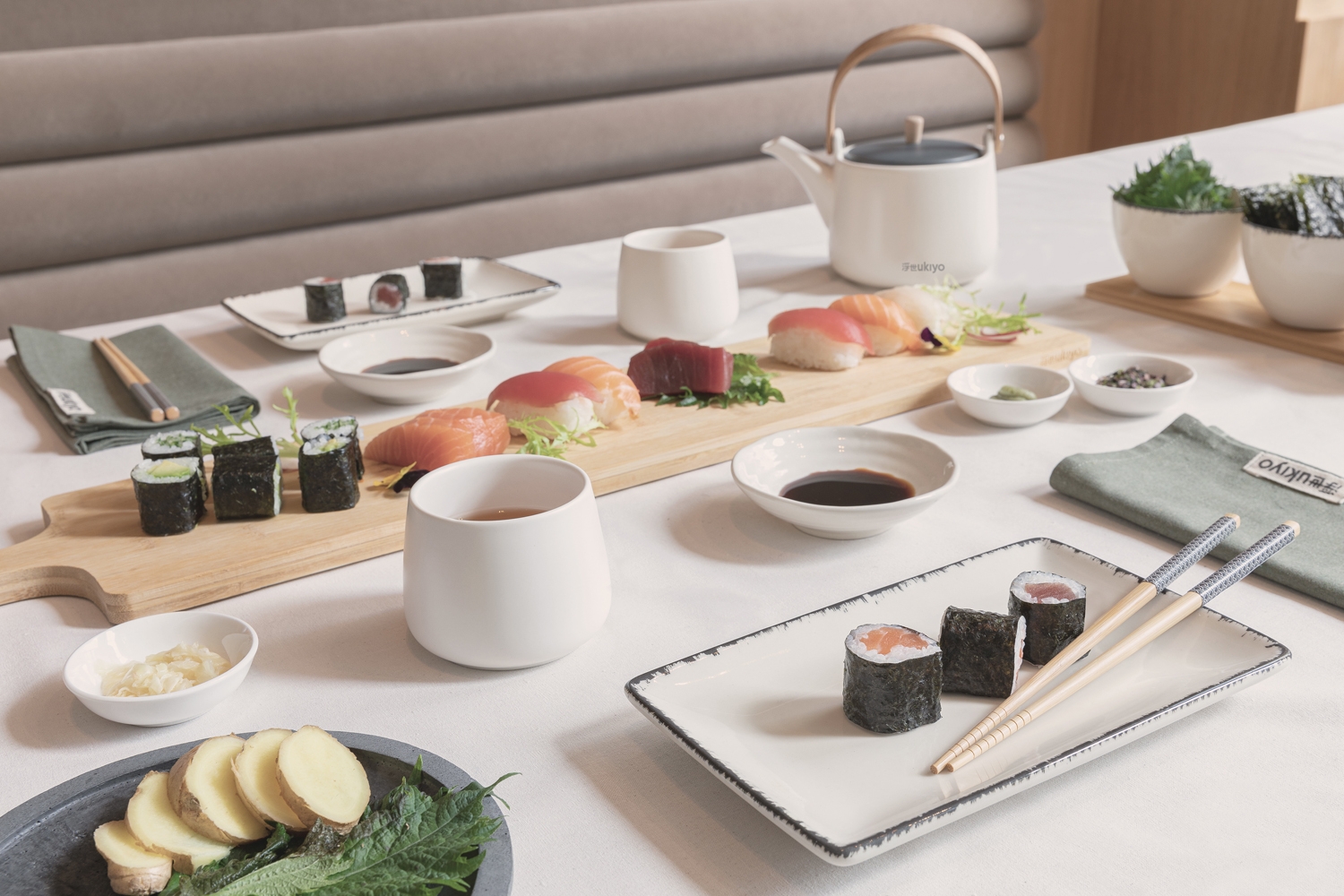 Набор посуды для суши Ukiyo для двоих, керамика; бамбук