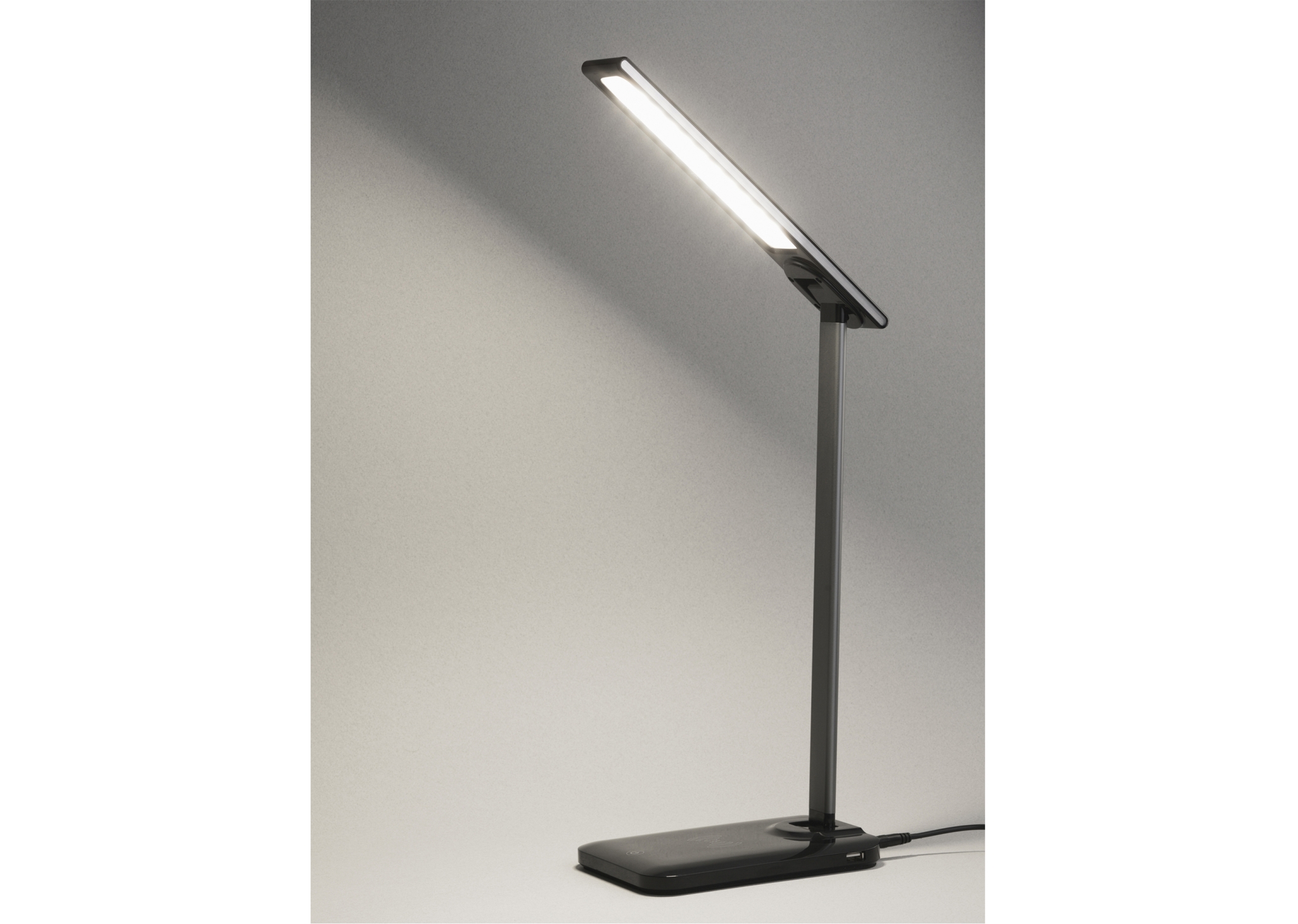 Лампа с беспроводным зарядным устройством "High Light", черный, алюминий/пластик