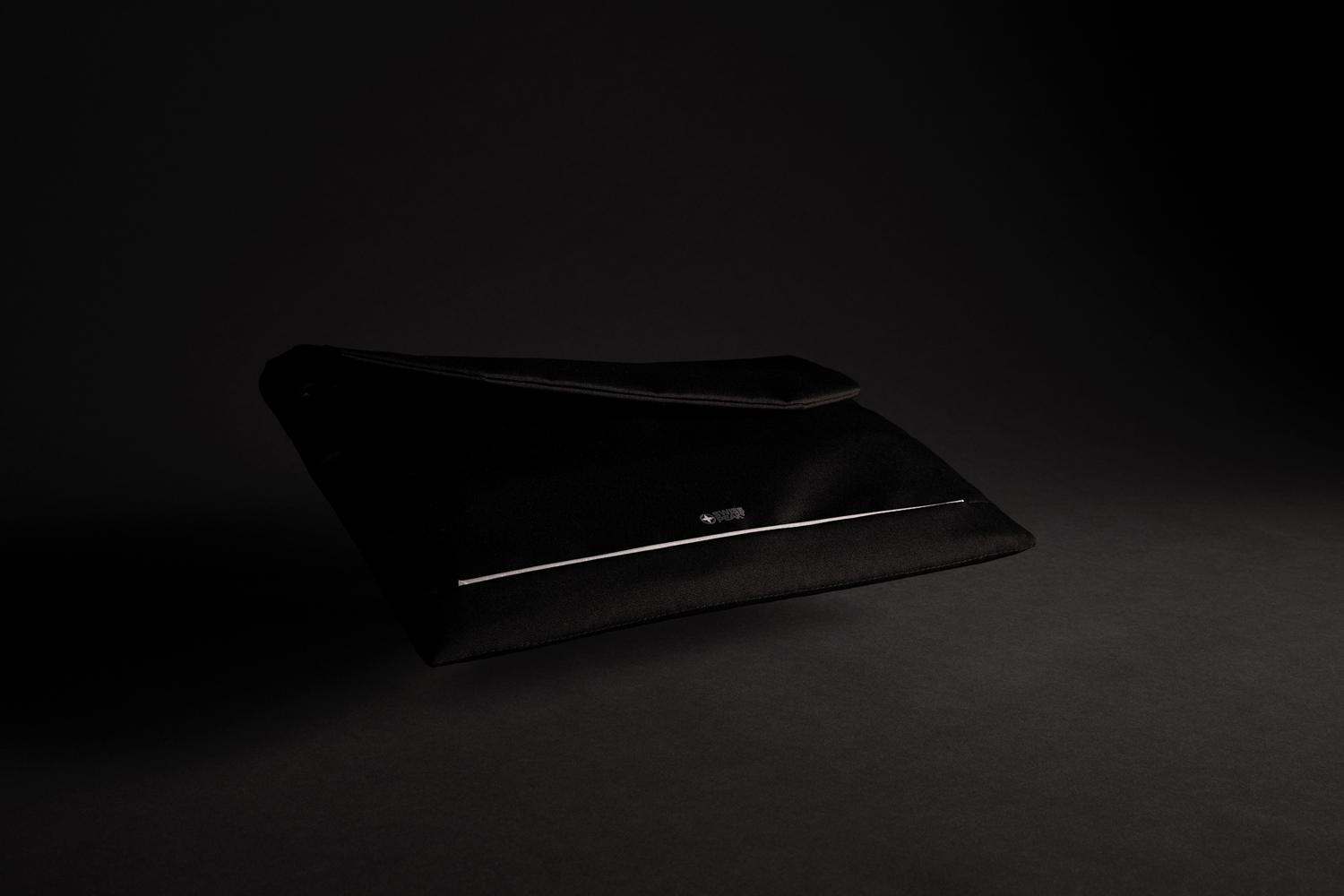 Чехол для ноутбука 15.6", черный, полиэстер
