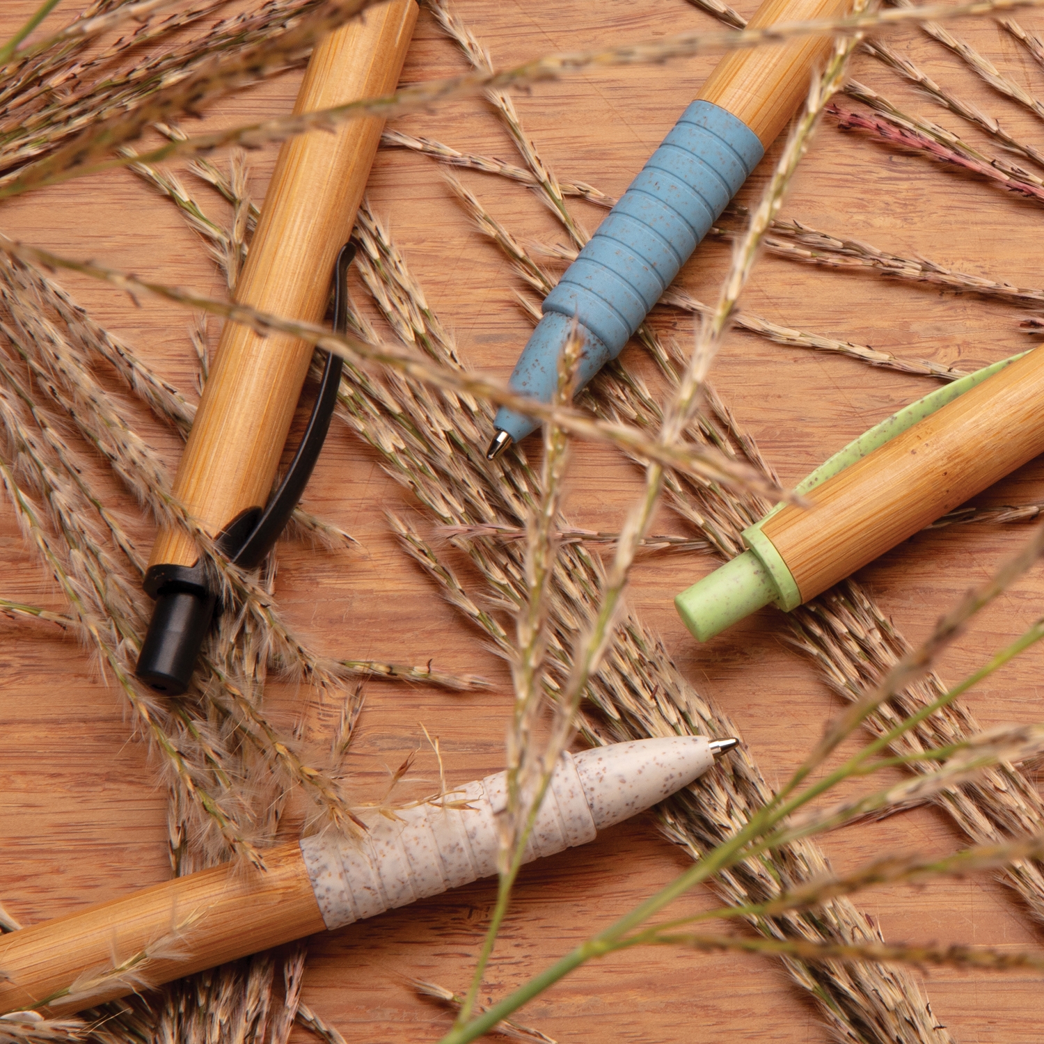 Ручка из бамбука и пшеничной соломы, черный, бамбук; волокно пшеничной соломы