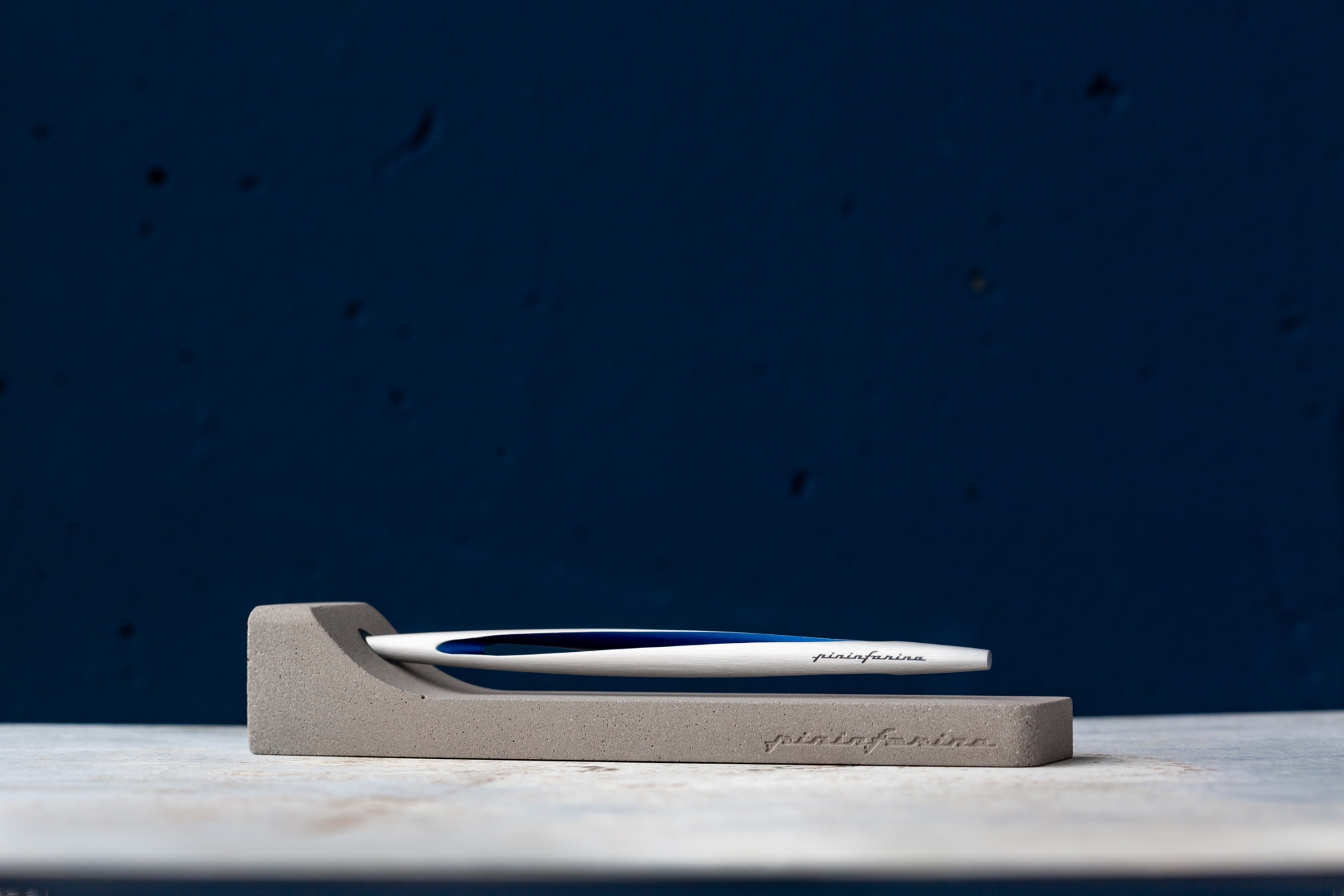 Вечная ручка Pininfarina Aero BLUE, серебристый, бетон, аэрокосмический алюминий