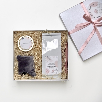 Подарочный набор «Свидание с новым днём», переплетный картон; кофе, ароматизированный «французская ваниль»; бопп мат/рет мет/ре; велюр; арахисовая паста с белым шоколадом; малиновый шоколад