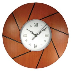 Часы настенные; D=31 см; H=2,7 см; дерево; лазерная гравировка, шильд, коричневый