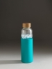 Бутылка для воды Dakar, прозрачная с бирюзовым, бирюзовый, прозрачный, корпус - боросиликатное стекло; крышка - бамбук; чехол - силикон